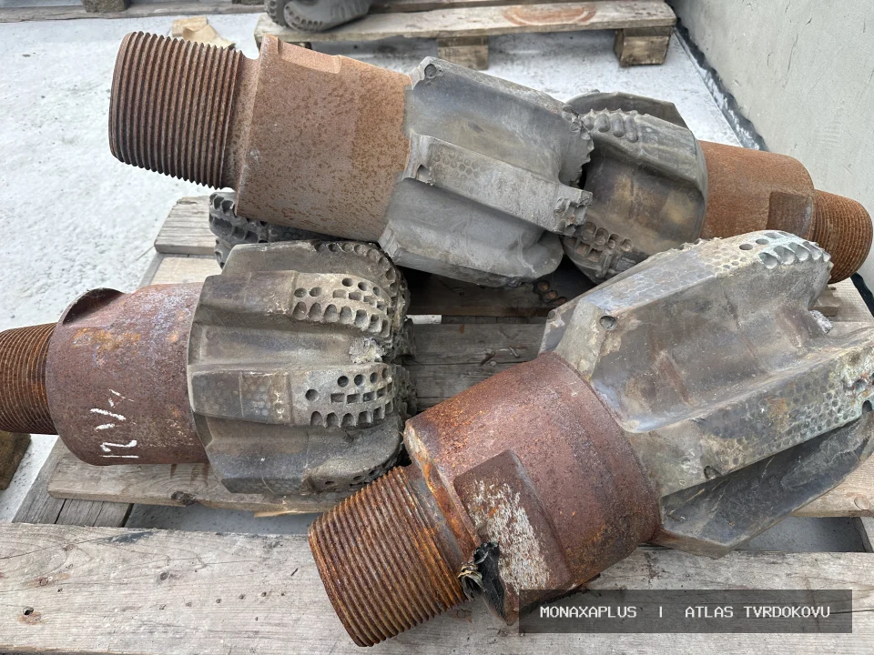 Vrtací bity s karbidem wolframu na reálné fotografii materiálu v kategorii Důlní hroty a Drill Heads.