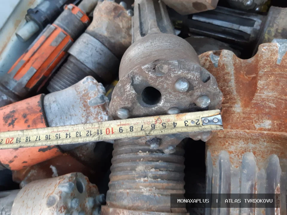 Karbidové vrtací špičky na reálné fotografii materiálu v kategorii Důlní hroty a Drill Heads.