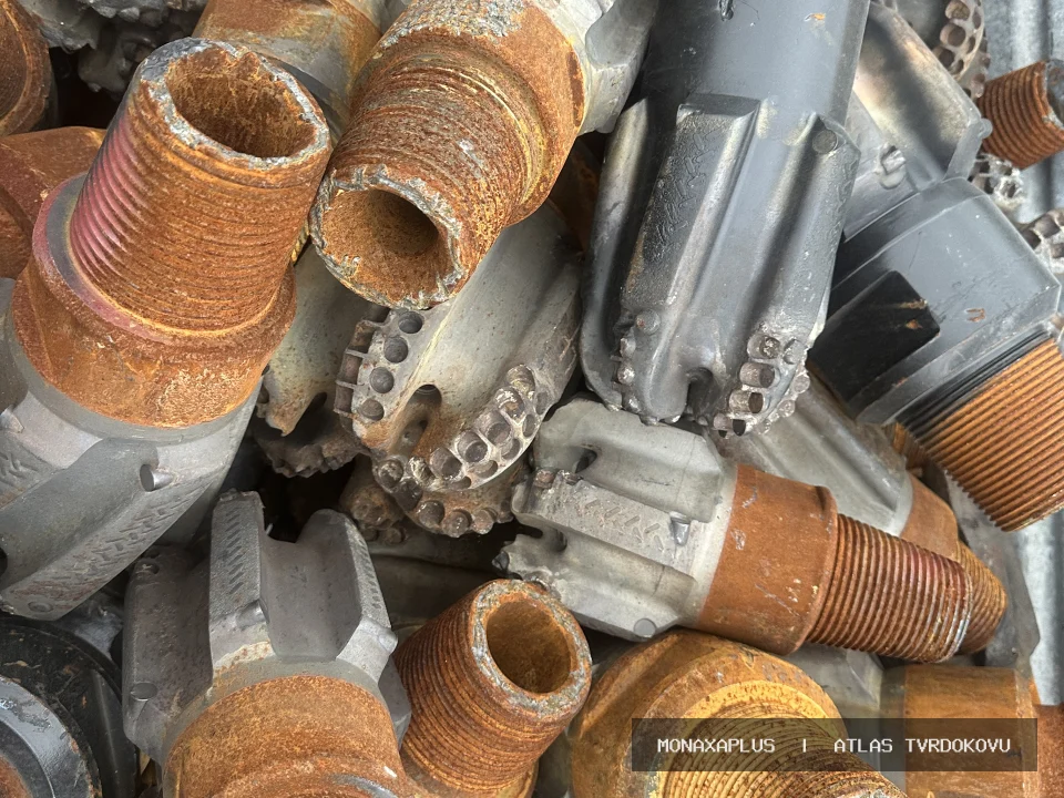 Hroty pro vrtání hornin – z důlní techniky na reálné fotografii materiálu v kategorii Důlní hroty a Drill Heads.