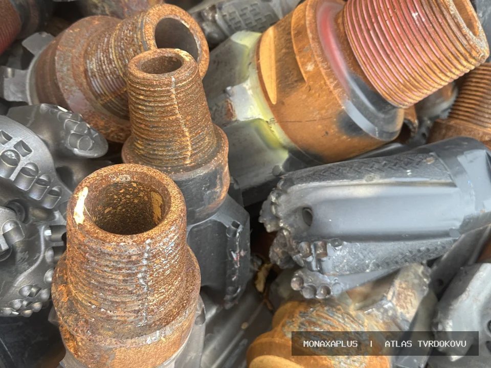 Reálná fotografie: Tvrdokovové důlní hroty – pro přesné obrábění. Kategorie Důlní hroty a Drill Heads v obrazové databázi tvrdokovu MonaxaPlus.