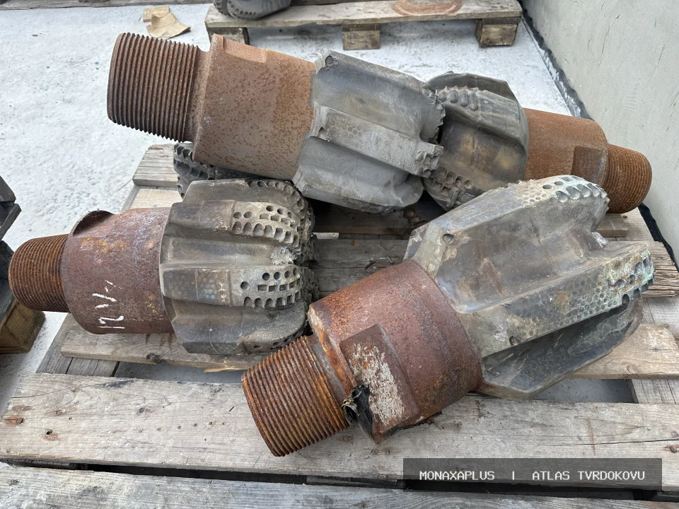 Použité vrtací hlavy na reálné fotografii materiálu v kategorii Důlní hroty a Drill Heads.