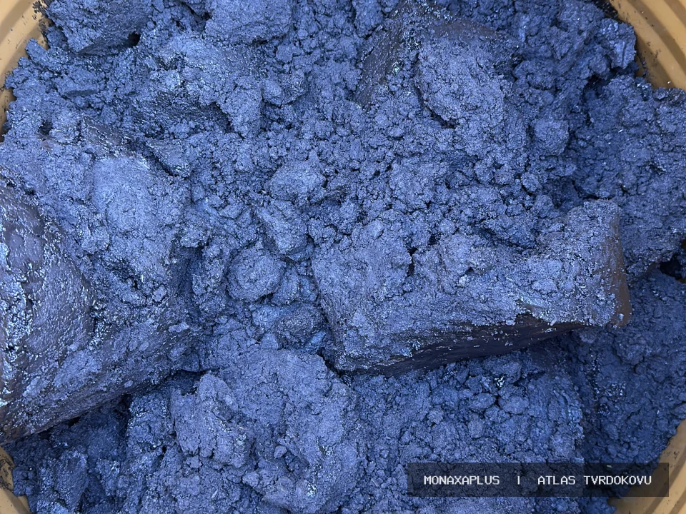 Filtrační koláč s WC Co na reálné fotografii materiálu v kategorii Kaly, prachy a filtry.