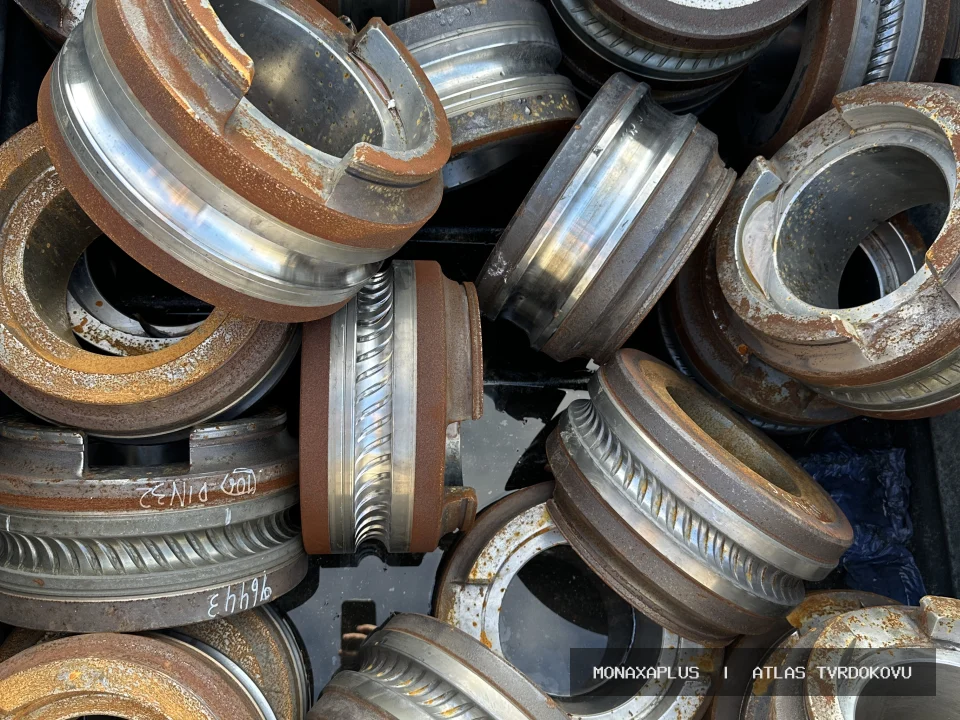 Kroužky z karbidu wolframu na reálné fotografii materiálu v kategorii Morgan Rolls.