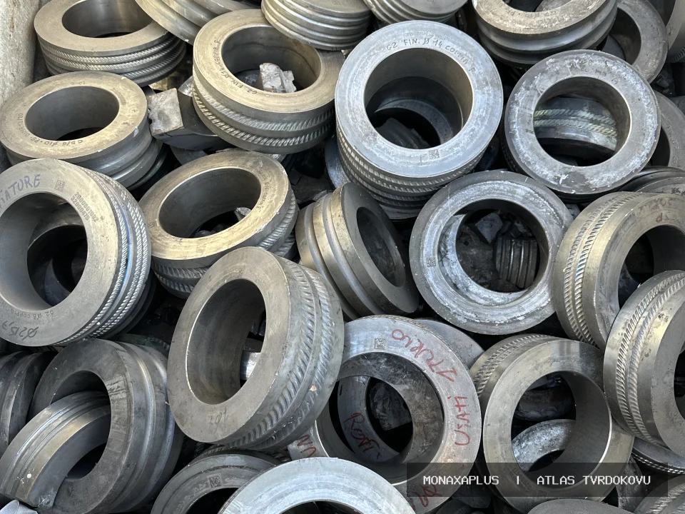 Morgan Rolls na ocelových hřídelích na reálné fotografii materiálu v kategorii Morgan Rolls.