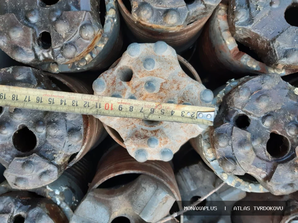 Reálná fotografie: Karbidové hroty pro těžbu. Kategorie Důlní hroty a Drill Heads v obrazové databázi tvrdokovu MonaxaPlus.