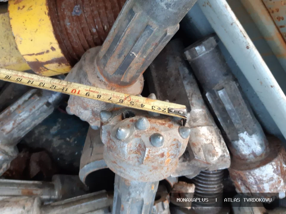 Důlní zuby s tvrdokovem na reálné fotografii materiálu v kategorii Důlní hroty a Drill Heads.