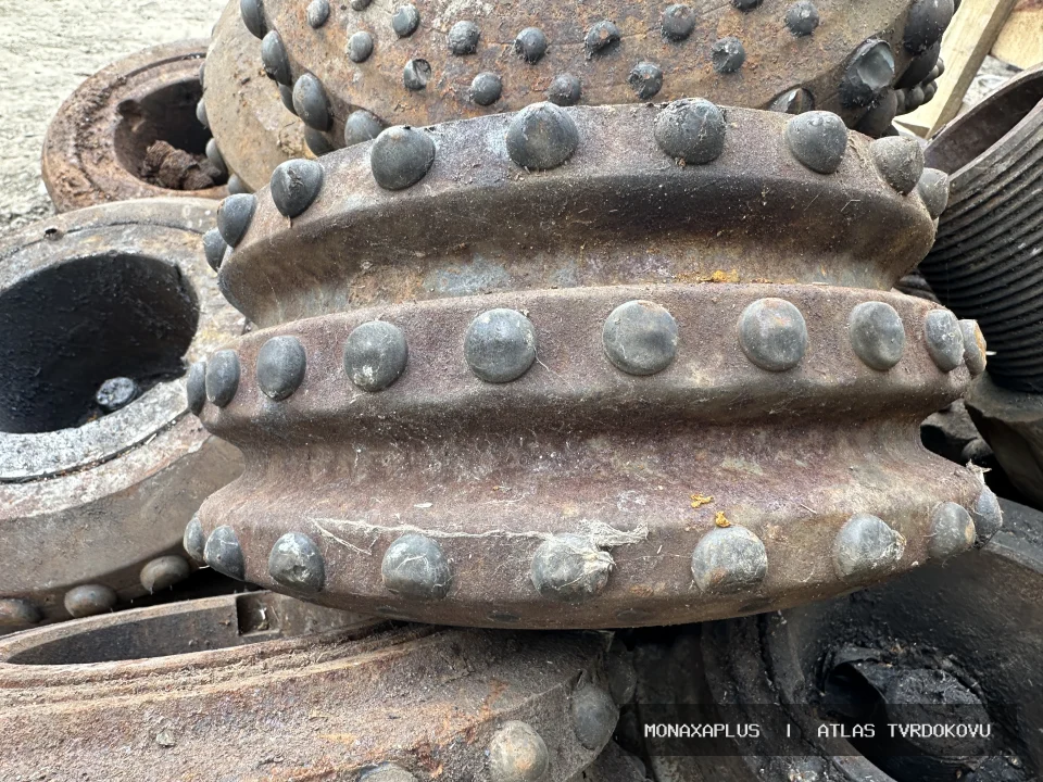 Reálná fotografie: Tvrdokovové důlní hroty. Kategorie Důlní hroty a Drill Heads v obrazové databázi tvrdokovu MonaxaPlus.