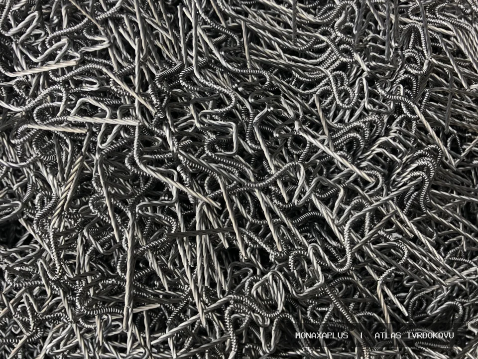 Reálná fotografie: Technický wolframový drát – z elektrotechnické výroby. Kategorie Wolframové spirály a dráty v obrazové databázi tvrdokovu MonaxaPlus.