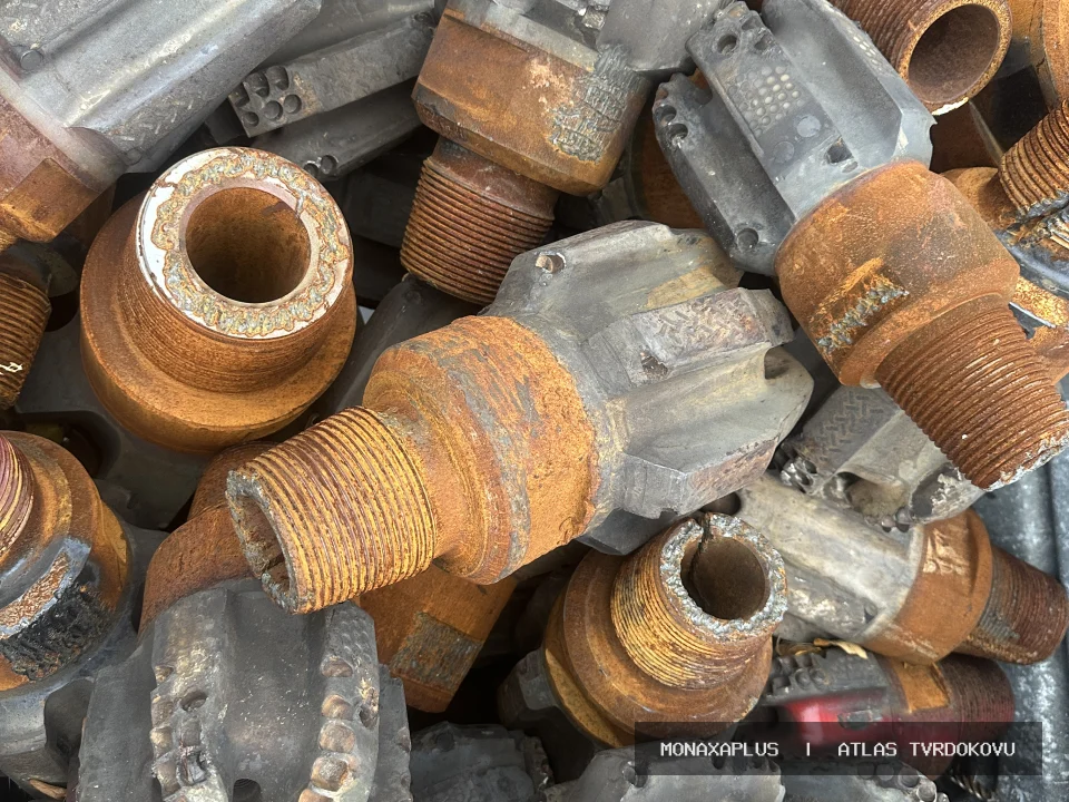 Důlní zuby s tvrdokovem – z důlní techniky na reálné fotografii materiálu v kategorii Důlní hroty a Drill Heads.
