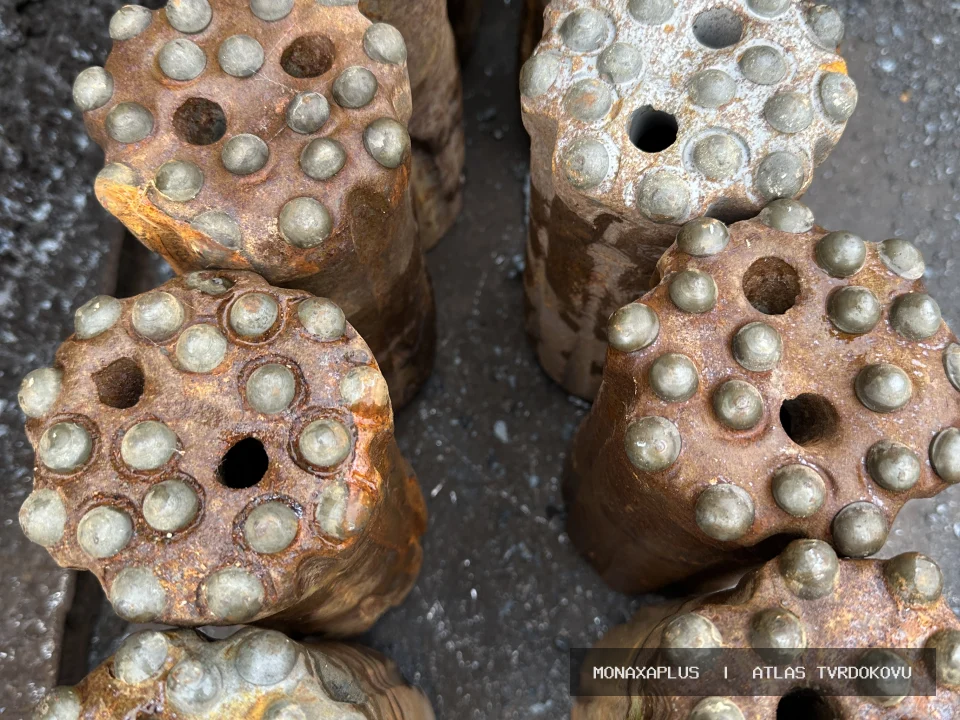 Karbidové důlní zuby – z důlní techniky na reálné fotografii materiálu v kategorii Důlní hroty a Drill Heads.