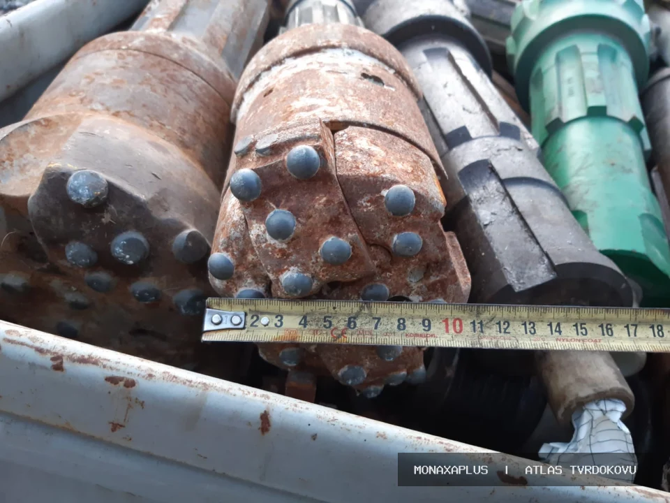 Reálná fotografie: Tvrdokovové vrtací korunky. Kategorie Důlní hroty a Drill Heads v obrazové databázi tvrdokovu MonaxaPlus.