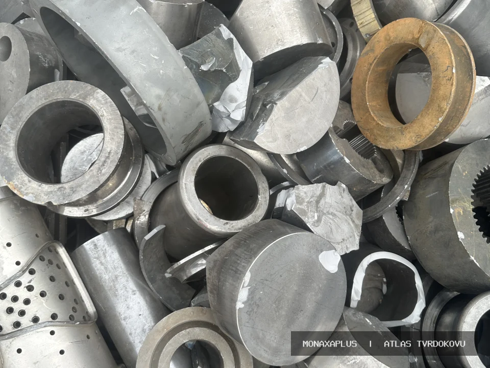 Reálná fotografie: WC Co materiál – k recyklaci. Kategorie Kusový WC/Co v obrazové databázi tvrdokovu MonaxaPlus.