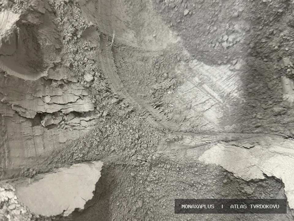 Reálná fotografie: WC Co prach – z broušení tvrdokovu. Kategorie Kaly, prachy a filtry v obrazové databázi tvrdokovu MonaxaPlus.
