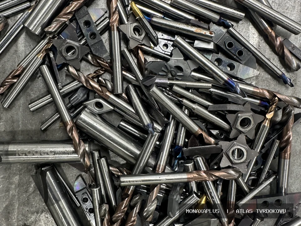 Celokarbidové vrtáky – pro CNC obrábění na reálné fotografii materiálu v kategorii Tvrdokovové vrtáky a frézy.