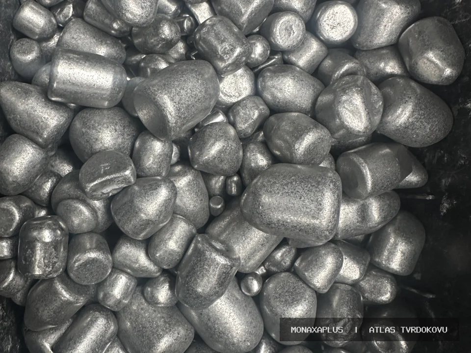 Drill Heads – z vrtacích souprav na reálné fotografii materiálu v kategorii Důlní hroty a Drill Heads.