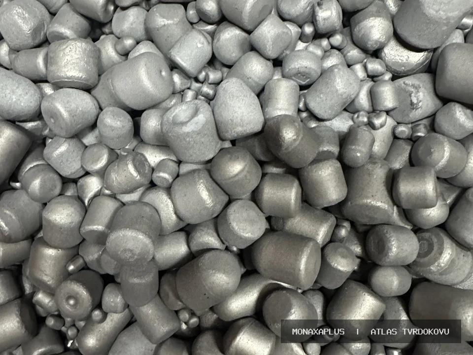 Důlní zuby s tvrdokovem – z vrtacích souprav na reálné fotografii materiálu v kategorii Důlní hroty a Drill Heads.