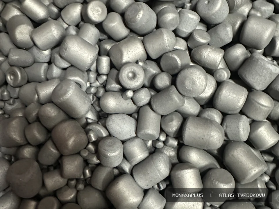 Hroty pro vrtání hornin – z vrtacích souprav na reálné fotografii materiálu v kategorii Důlní hroty a Drill Heads.