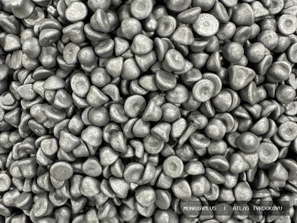 Opotřebené zuby silniční frézy na reálné fotografii materiálu v kategorii Silniční frézovací hroty.