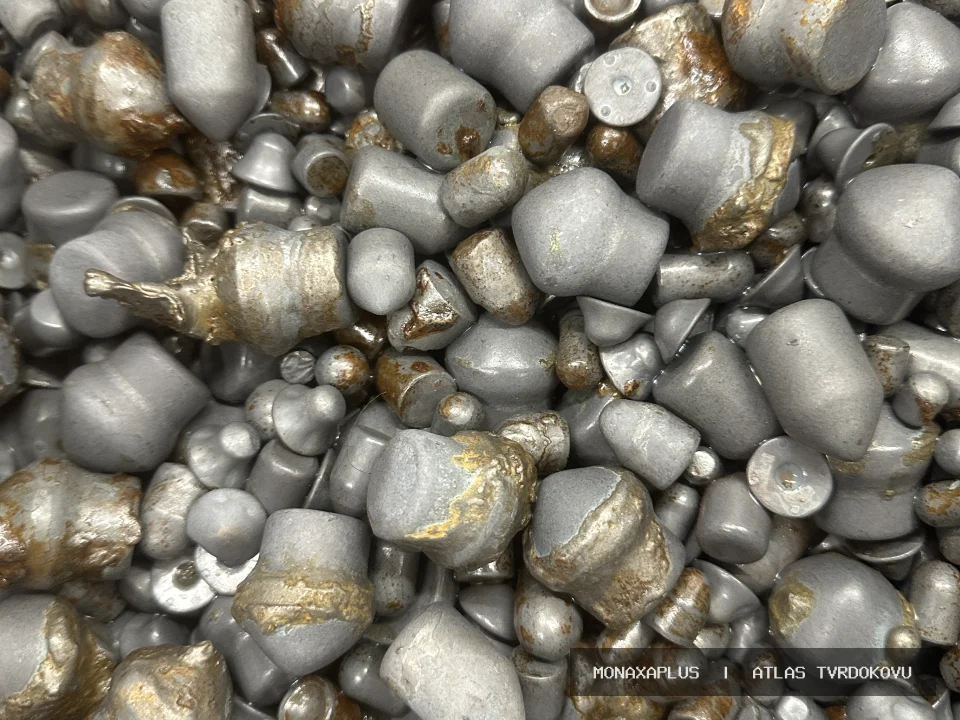 Tvrdokovové břity důlních nástrojů – z důlní techniky na reálné fotografii materiálu v kategorii Důlní hroty a Drill Heads.