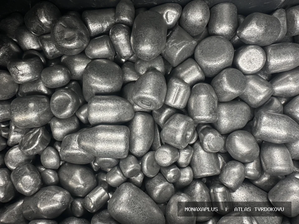 Tvrdokovové vrtací korunky – z vrtacích souprav na reálné fotografii materiálu v kategorii Důlní hroty a Drill Heads.