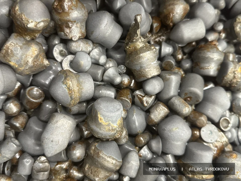 Vrtací bity s karbidem wolframu – z důlní techniky na reálné fotografii materiálu v kategorii Důlní hroty a Drill Heads.